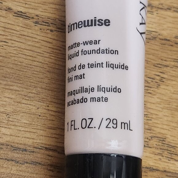 MaryKay TimeWise Matte-Wear Liquid Foundation BEIGE 1 Sz 1 FL OZ - Picture 4 of 4